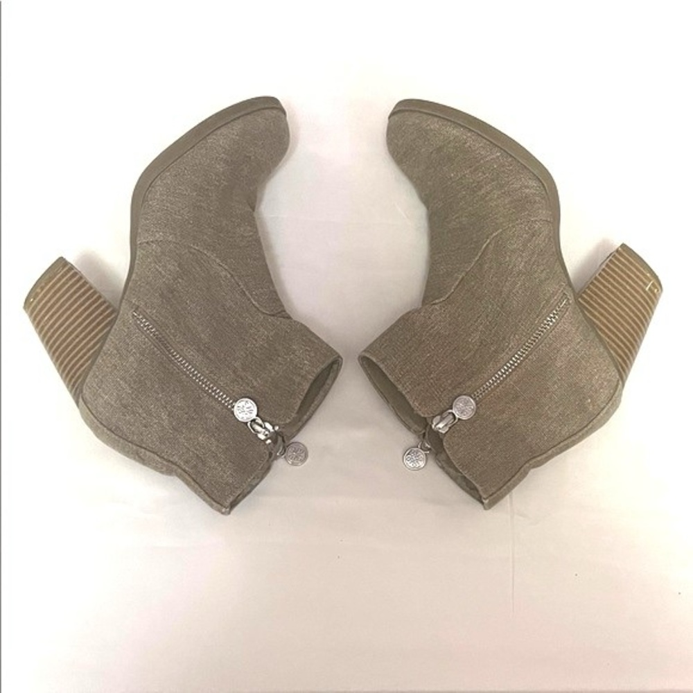 Simply Vera Vera Wang Taupe Ankle Booties
